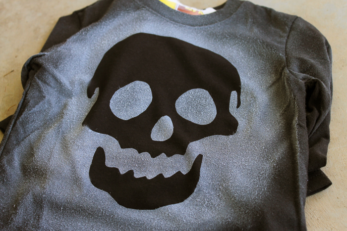 Easy skull air brush shirt for Halloween or anytime of the year! Easy to make and perfect for kids to make themselves!