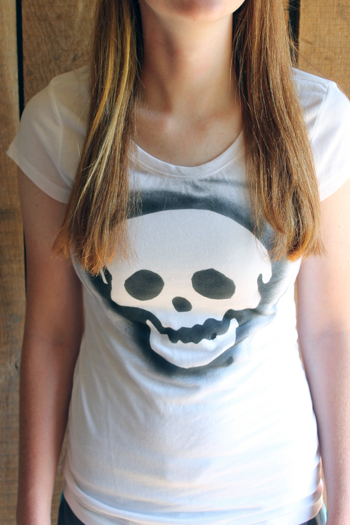 Easy skull air brush shirt for Halloween or anytime of the year! Easy to make and perfect for kids to make themselves!