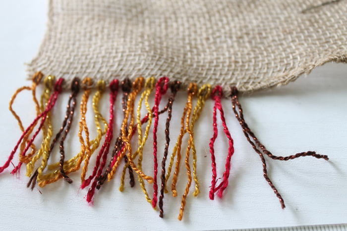 Make this fringed burlap table runner for your Thanksgiving table!