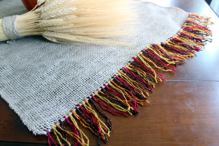 Make this fringed burlap table runner for your Thanksgiving table!