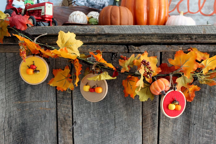 adorable fall mantle decor