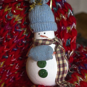 Light Bulb Snowman Ornament by Crafts By Amanda