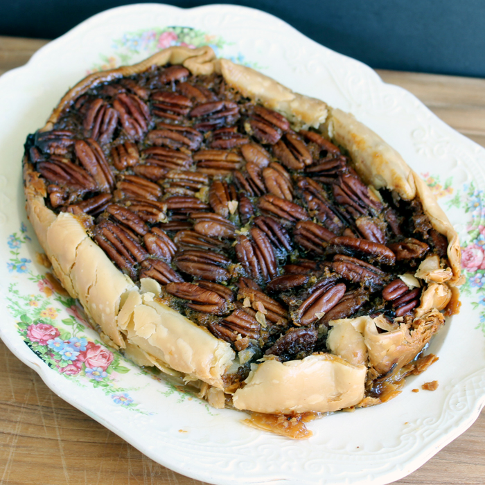 How to make easy and delicious crock pot pecan pie.