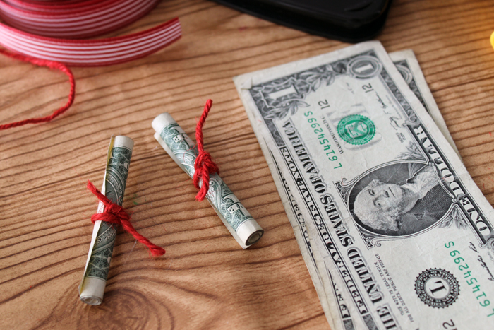 how to roll money for an ornament