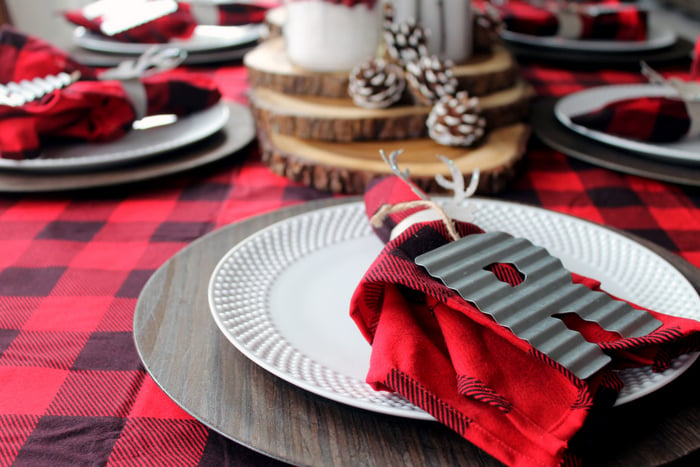 How to set a Buffalo Plaid Christmas Table - Karins Kottage