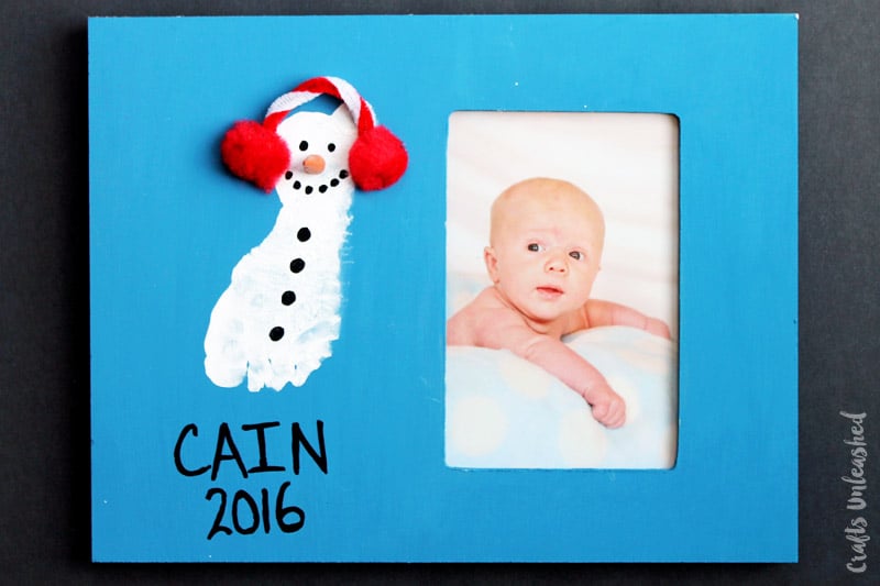 Christmas crafts for kids using prints - hand, foot, and finger print ideas!