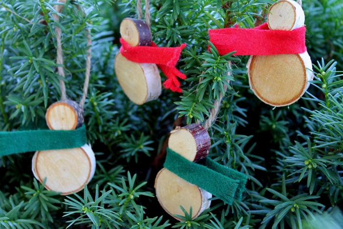 wood slice snowmen ornaments christmas tree