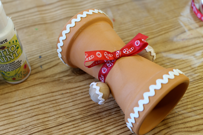 This DIY terra cotta gingerbread man is perfect for your Christmas and holiday decor!