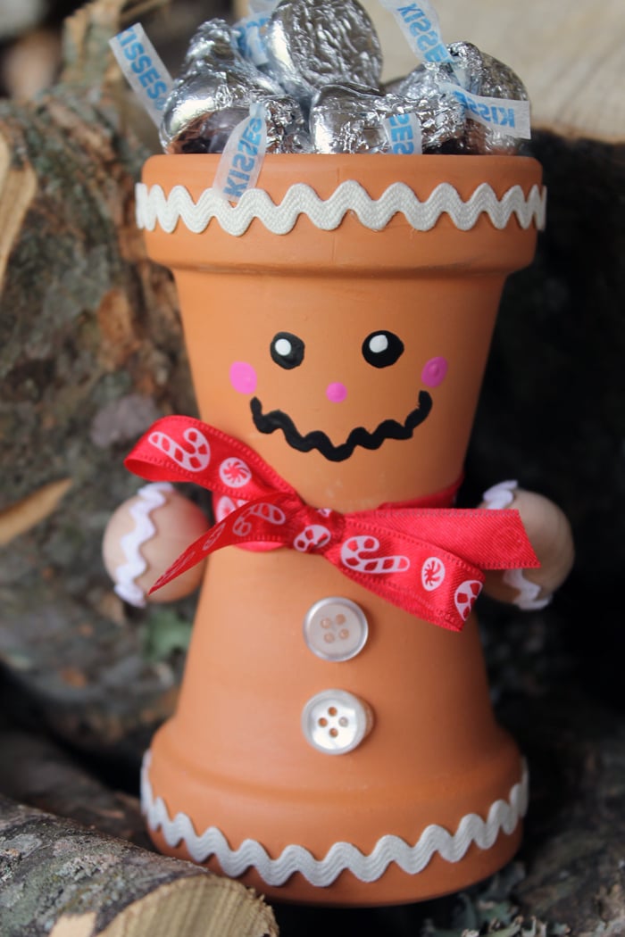 This DIY terra cotta gingerbread man is perfect for your Christmas and holiday decor!