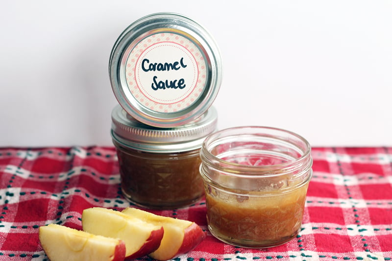 Easy caramel sauce recipe - an easy gift idea for anyone on your list!