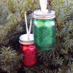 DIY glitter mini mason jar ornament - make your own for your Christmas tree!