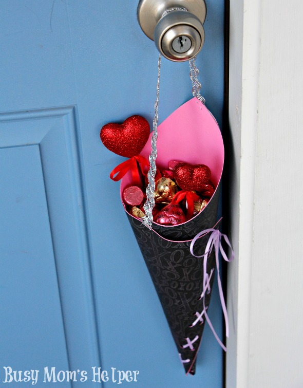 Great quick and easy Valentine's Day crafts that can be made in 15 minutes or less!