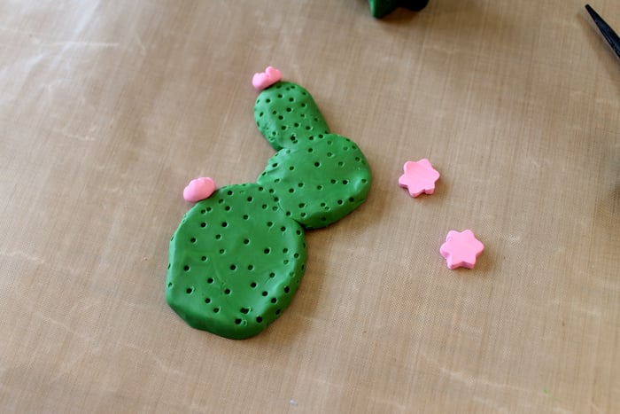 This DIY clay cactus is so easy that anyone can make it! 