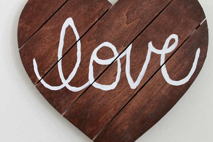 DIY Love Pallet Art - a quick and easy project for your home decor!