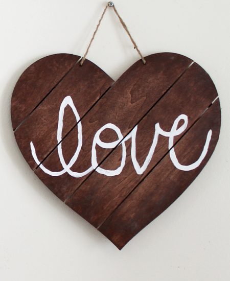 DIY Love Pallet Art - a quick and easy project for your home decor!