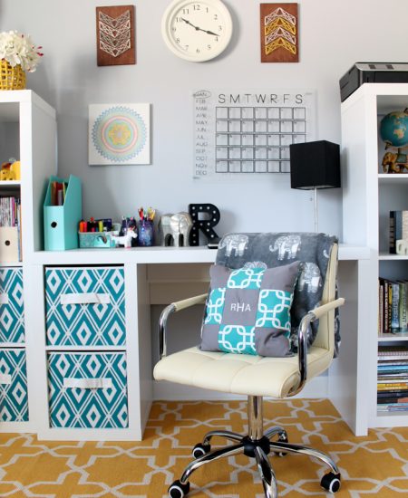 This organized desk area is perfect for a teen room! Get great ideas for organizing a desk or home office on a budget!