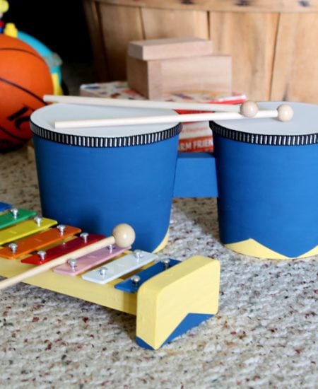 Painting toy wood instruments makes a great gift idea that is inexpensive and perfect for kids!