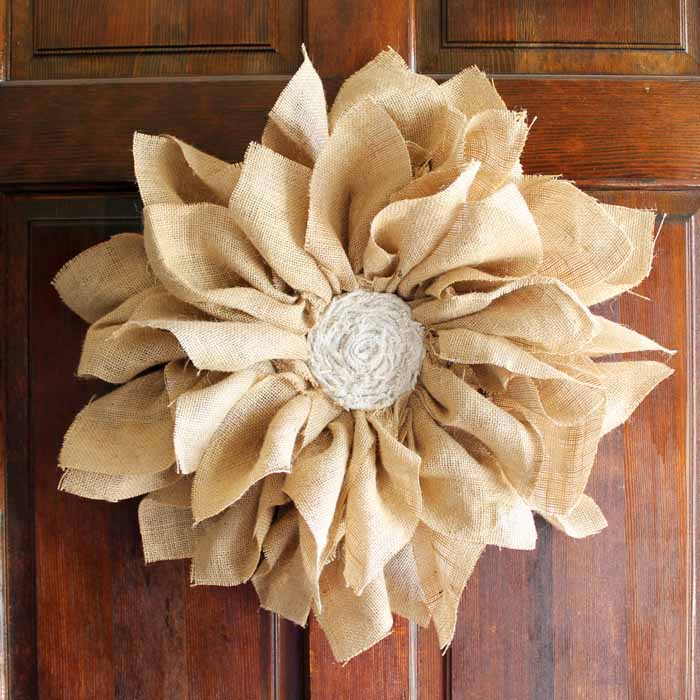 Make this flower wreath from burlap for your spring home decor!