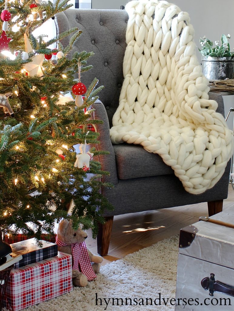 Chunky knit blankets are all the rage in home decor!  Add one to your home by either making it or buying one!  We have the details for both!