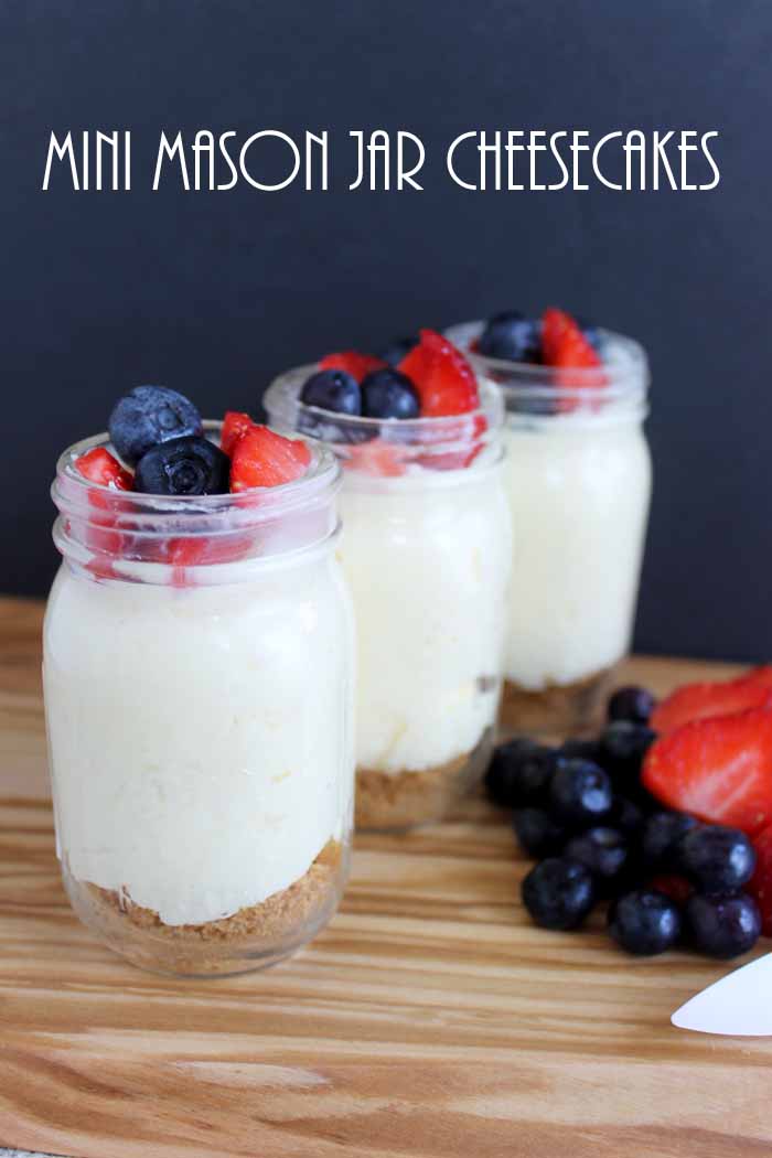 Mini mason jar cheesecakes - easy cheesecakes that are perfect for parties!