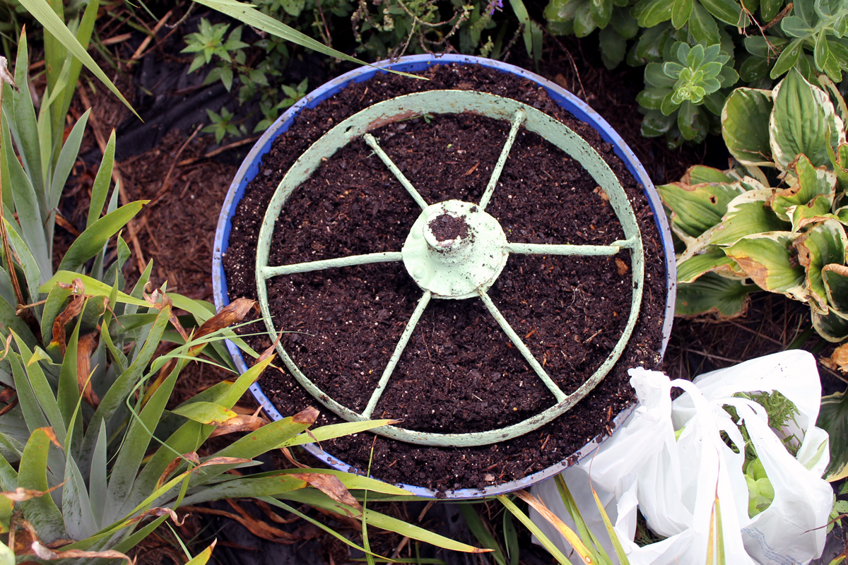 Herb garden design - make a rustic herb garden with an old wheel! Plus instructions on making clothespin herb markers!