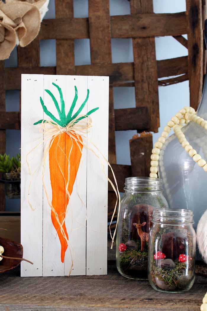 Make this reversible sign for your spring and summer decor!