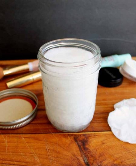 This simple eye makeup remover is easy to make at home with ingredients you may even have on hand! Get the recipe for these make up remover wipes!