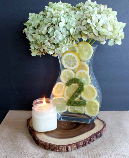 Simple wedding centerpieces with lemons - a quick and easy DIY wedding project!