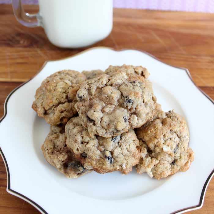 Make these oatmeal mason jar cookies for any occasion! Give the gift of cookies in a jar!