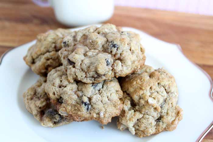 Make these oatmeal mason jar cookies for any occasion! Give the gift of cookies in a jar!