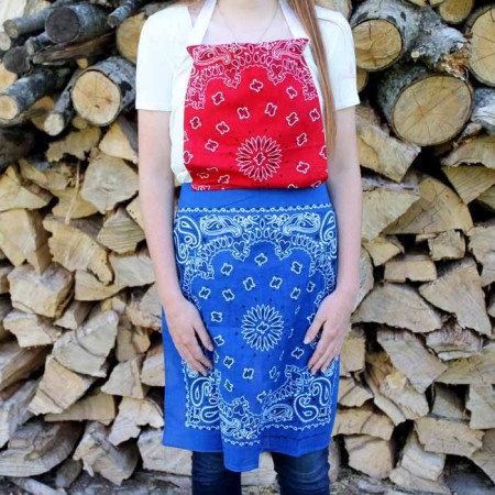 Make this DIY apron from 2 bandannas in less than 15 minutes!