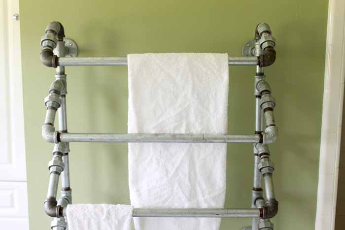 I love the industrial look of this rustic towel rack made with galvanized pipe