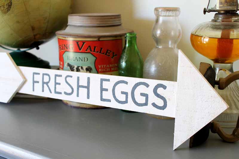 fresh eggs arrow sign
