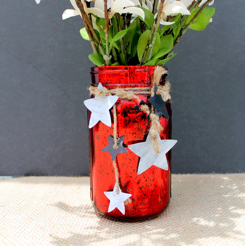 Jar decorations for your summer party! Make this in just minutes for the 4th of July and more!