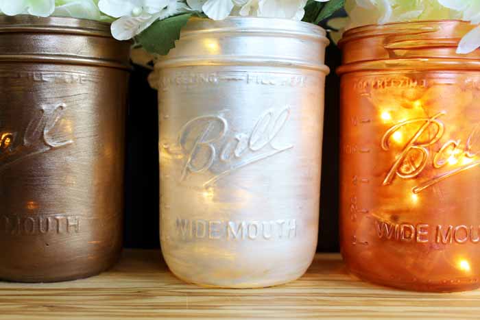 These mason jar wedding centerpieces are easy to make for your reception!