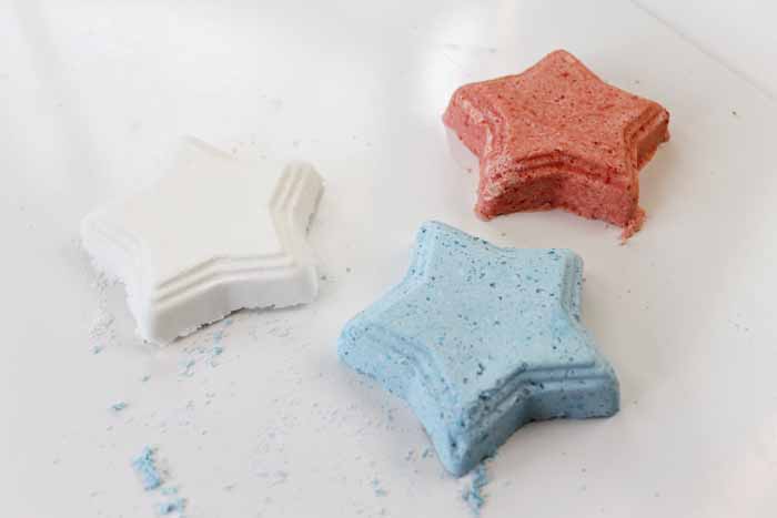 red, white, and blue bath bomb recipe