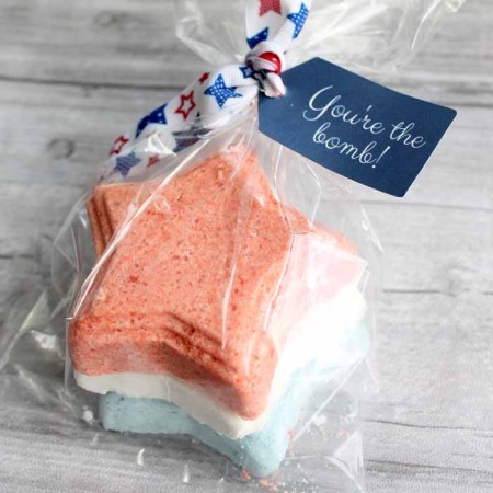 The best bath bomb recipe in a star shape! A fun gift for summer! Think Memorial Day, 4th of July, and more!