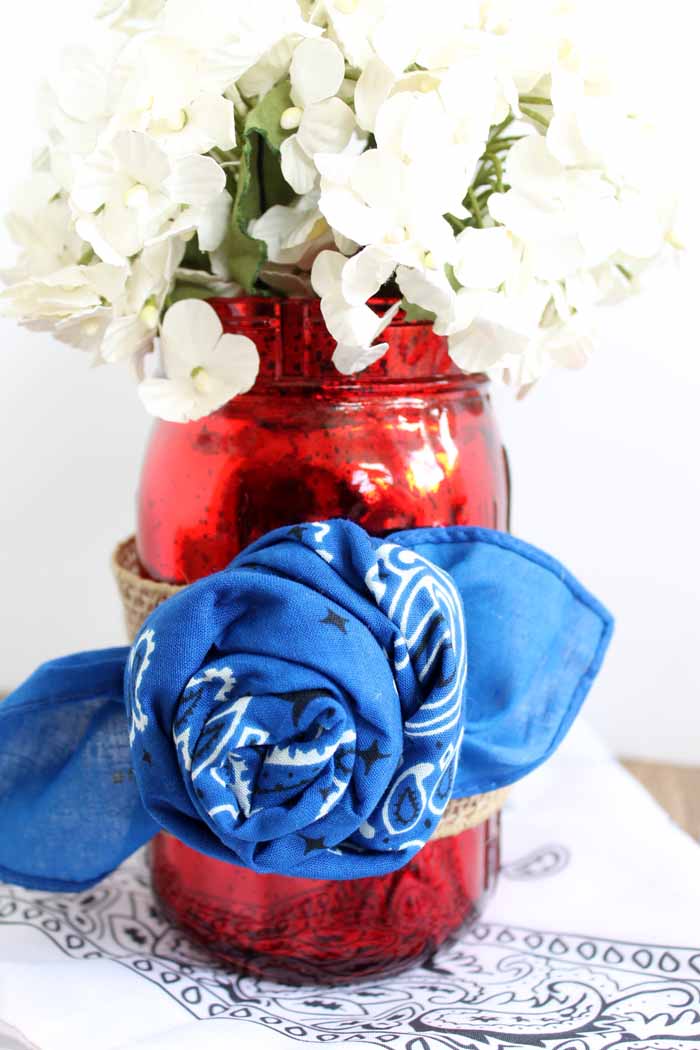 Make decorated mason jars for summer with these bandanna rosettes! A quick and easy craft idea!