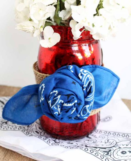 Make decorated mason jars for summer with these bandanna rosettes! A quick and easy craft idea!