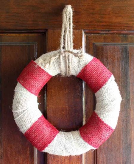 Make this DIY burlap wreath that looks like a life preserver! Perfect for summer and beach themed decor!