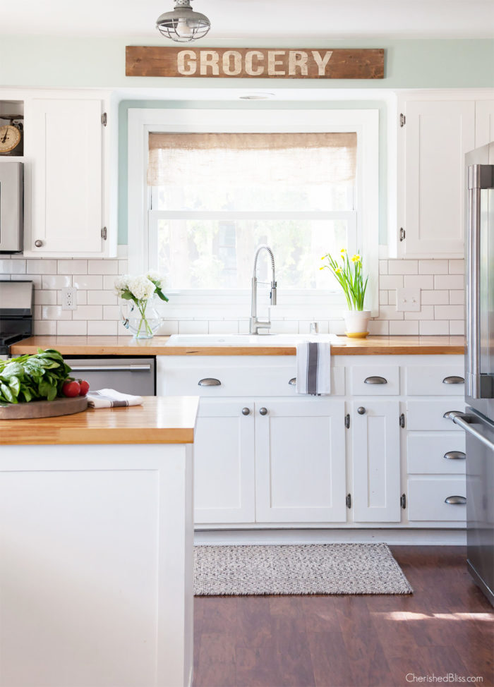 You will love these farmhouse kitchen ideas! Use them to inspire your own Fixer Upper style home!