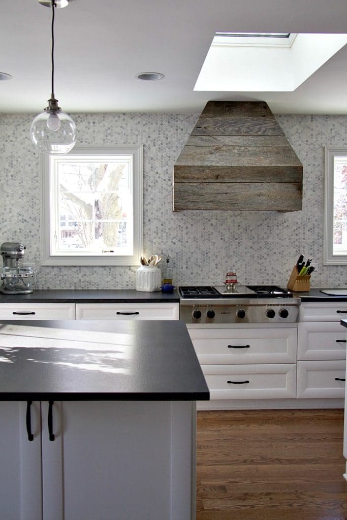 You will love these farmhouse kitchen ideas! Use them to inspire your own Fixer Upper style home!