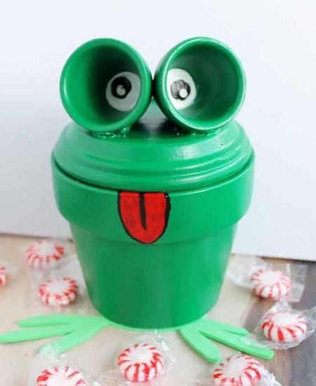 Frog Craft: Painting clay pots to look like a frog! Makes a great candy dish!