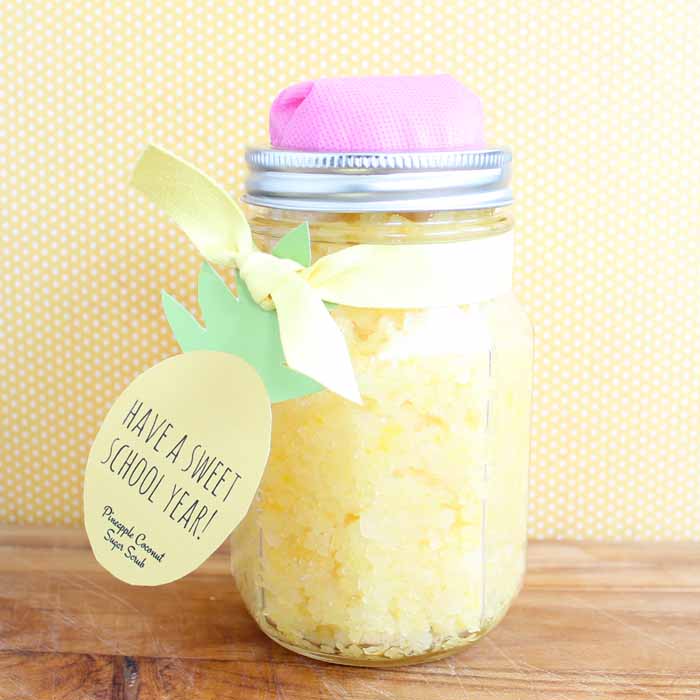 teacher gift of a pencil mason jar filled with sugar scrub