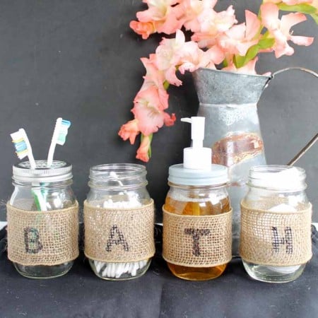 Make a mason jar bathroom set with burlap in this quick and easy tutorial!