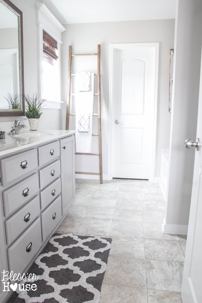 I love this simple and functional wood latter towel rack in this simple bathroom