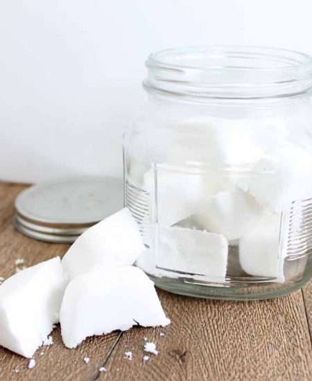 Make these toilet bombs at home to clean your bathroom naturally!