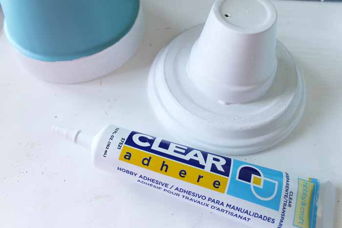 Clear glue and white pot for lighthouses