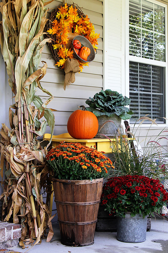 Outdoor Fall Decorations with Farmhouse Style The Outdoor Fall Decorations with Farmhouse Style The