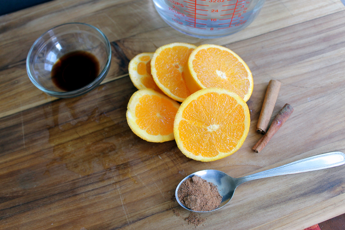 This orange and cinnamon spice simmer pot is a refreshing fragrant recipe